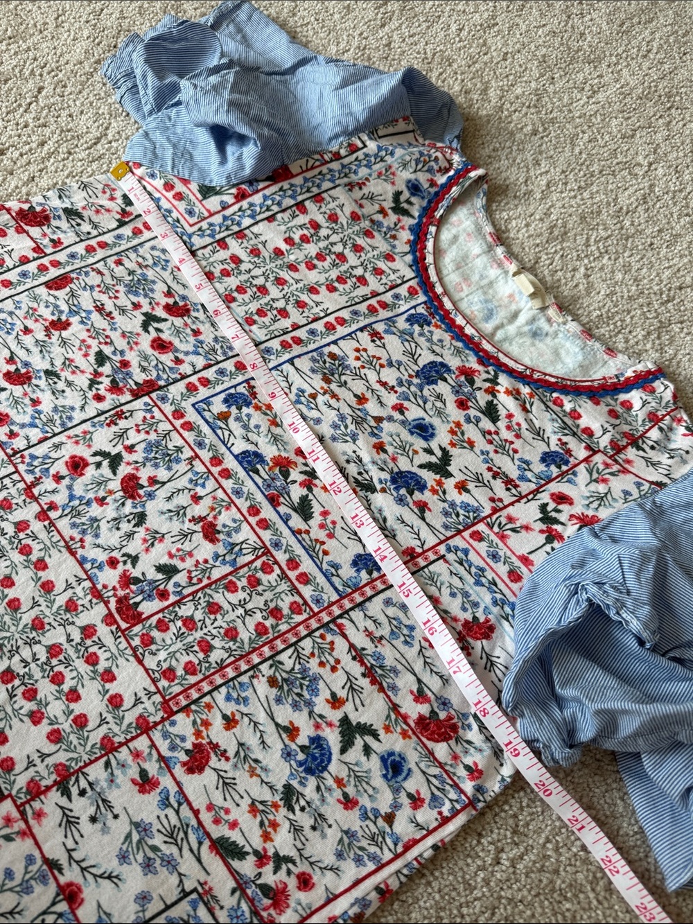 Let Me Be Anthropologie Flutter-Sleeved Floral Blue White Red Top - Picture 10 of 11
